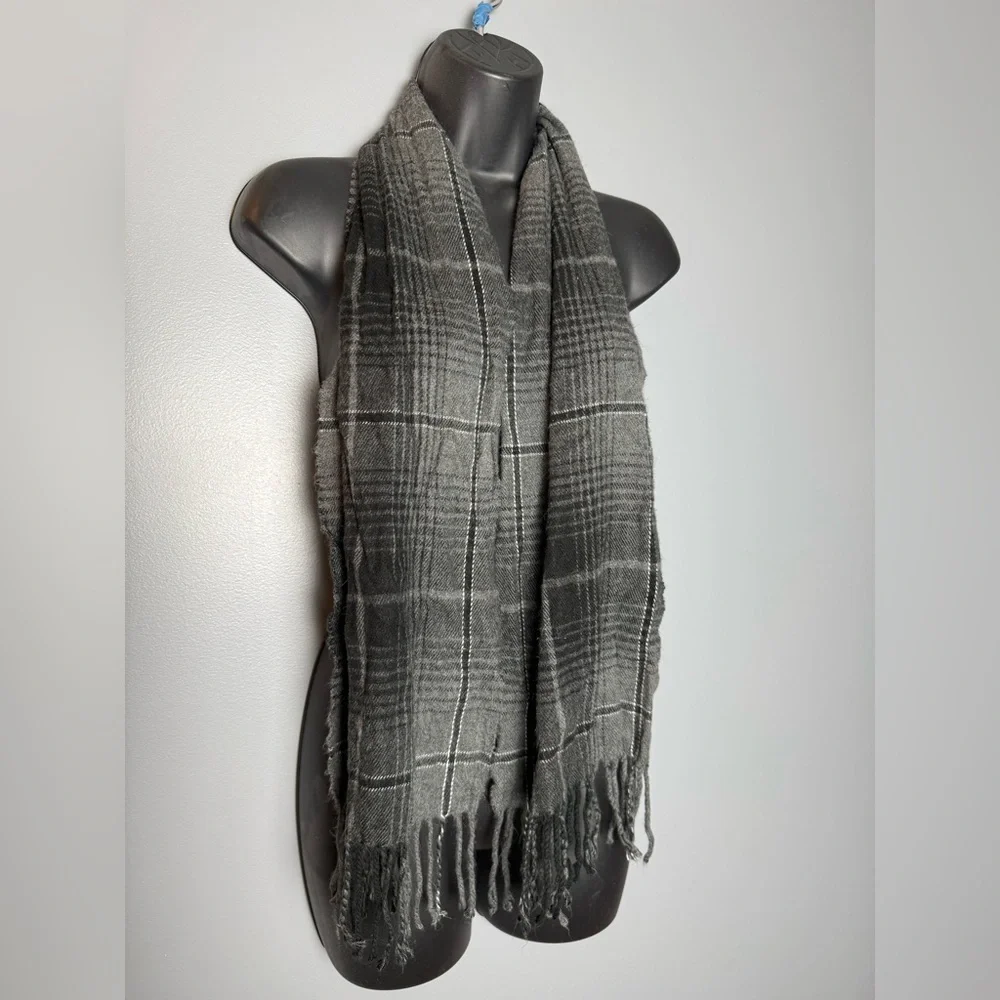 Geoffrey Beene Made in Italy Classic Unisex Acrylic Scarf 54x10 Plus Fringe